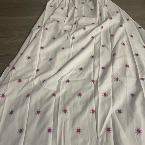 Vibrant White Floral Puff Sleeve Dress - Chic V-Neck & Trendy Cut-Outs Sz S NWT - Picture 7 of 10